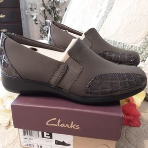 NEW CLARKS "GAIL REX" GRAY CROC PRINT LOAFER 9M